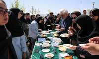 جشنواره غذایی و پایش سلامت به عنوان اولین برنامه هفته سلامت در دانشکده بهداشت برگزار شد.